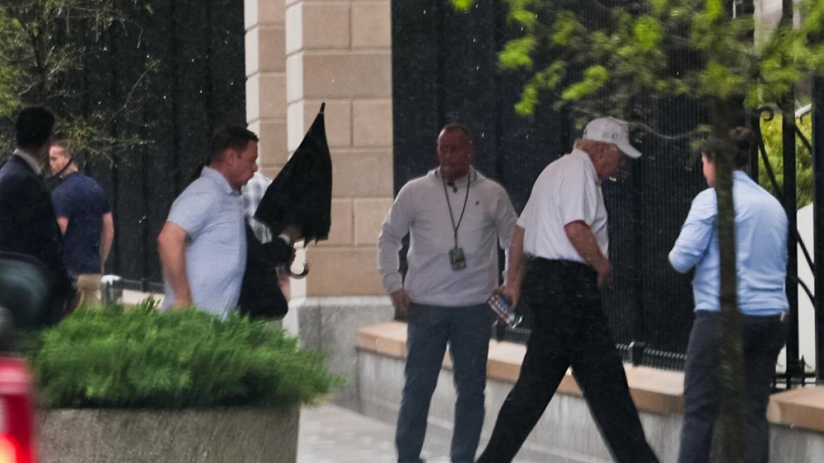US-Pr&auml;sident Donald Trump erreicht das Wei&szlig;e Haus nach einem Besuch im Trump National Golf Club. (Foto)