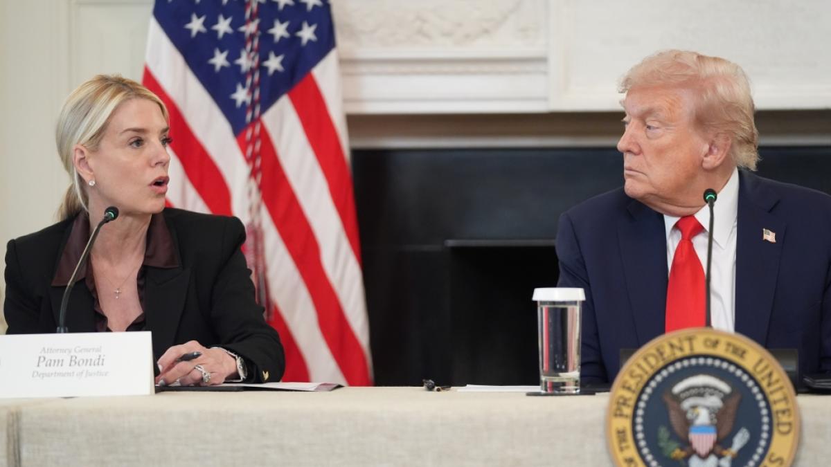 Wie harmonisch geht es zwischen Justizministerin Pam Bondi und US-Pr&auml;sident Donald Trump wirklich zu? (Foto)