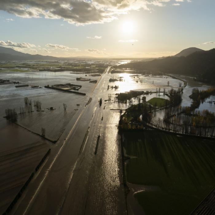 18.000 flüchten vor Wassermassen! Sintflut-Regen fordert Menschenleben