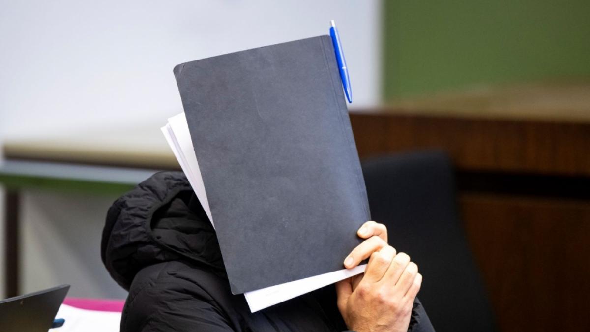 Ein Fu&szlig;balltrainer steht vor Gericht. Dem Mann wird vorgeworfen Jugendliche mehrfach missbraucht zu haben. (Foto)