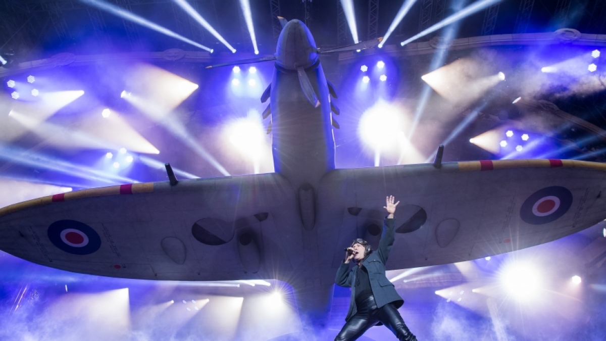 Iron Maiden performt auf der B&uuml;hne. (Foto)