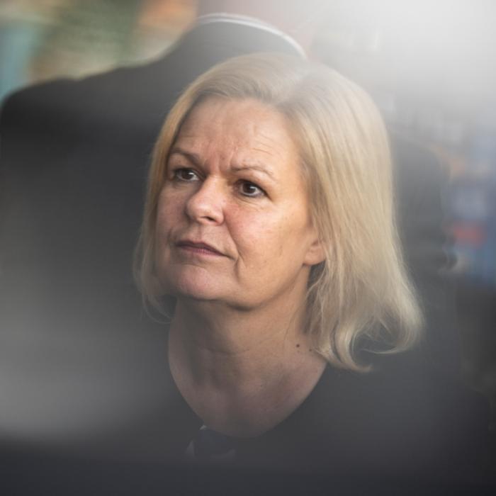 SPD-Innenministerin am Ende! HIER stürzt sie völlig ab
