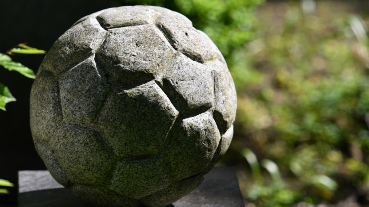 Der englische Fu&szlig;ball-Kommentator John Motson ist tot. (Symbolfoto) (Foto)