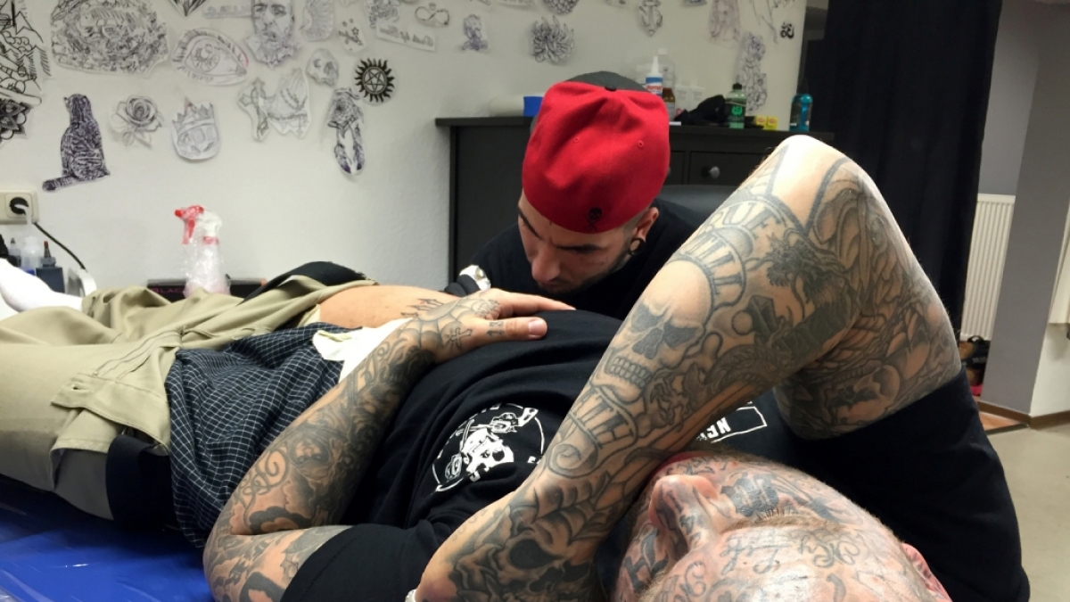 K&ouml;rperkult: Daniel Hewekerl aus Hannover m&ouml;chte 99 Prozent seines K&ouml;rpers mit Tattoos verzieren lassen - 85 Prozent sind bereits geschafft. (Foto)