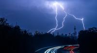 Bevor bereits Anfang April die erste Hitzewelle über Deutschland rollt, muss mit heftigen Schauern, Gewitter und Sturmböen gerechnet werden, die zu Tornados führen können.