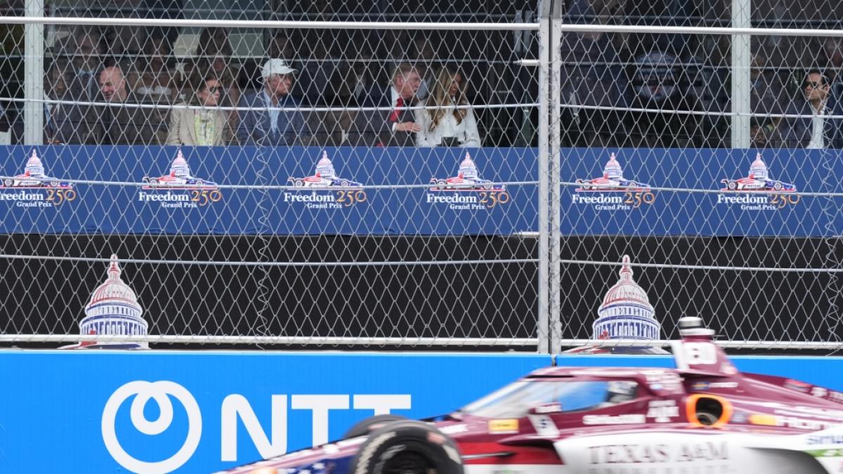 US-Pr&auml;sident Donald Trump und First Lady Melania Trump verfolgen das IndyCar-Rennen "Freedom 250 Grand Prix". (Foto)