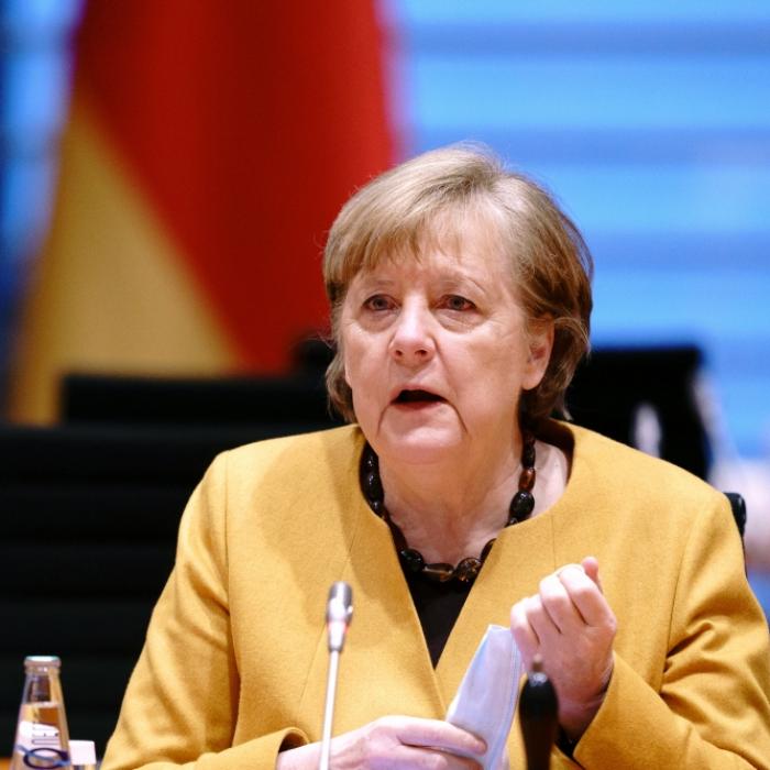 Bundesregierung prüft Reiseverbot ins Ausland - Merkel lehnt Vertrauensfrage ab