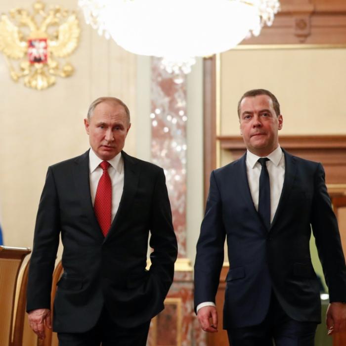 Wladimir-Putin-Scherge droht mit 