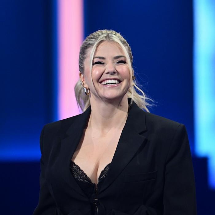 DSDS-Star zeigt Dekolleté-Traum in Spitze und Corsage