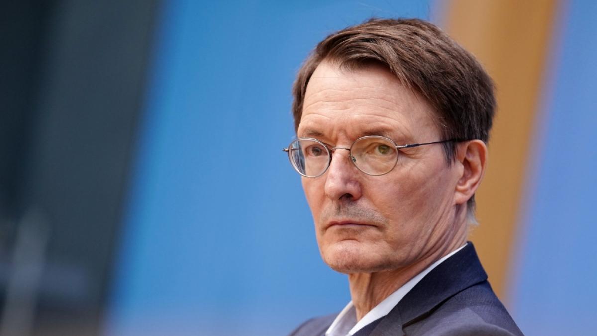 Karl Lauterbach sorgt als James Bond f&uuml;r Schlagzeilen. (Foto)