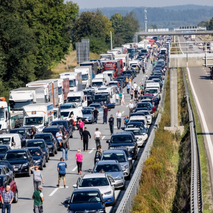 Autobahnen verstopft! HIER herrscht Stau-Alarm zum Sommerferien-Ende