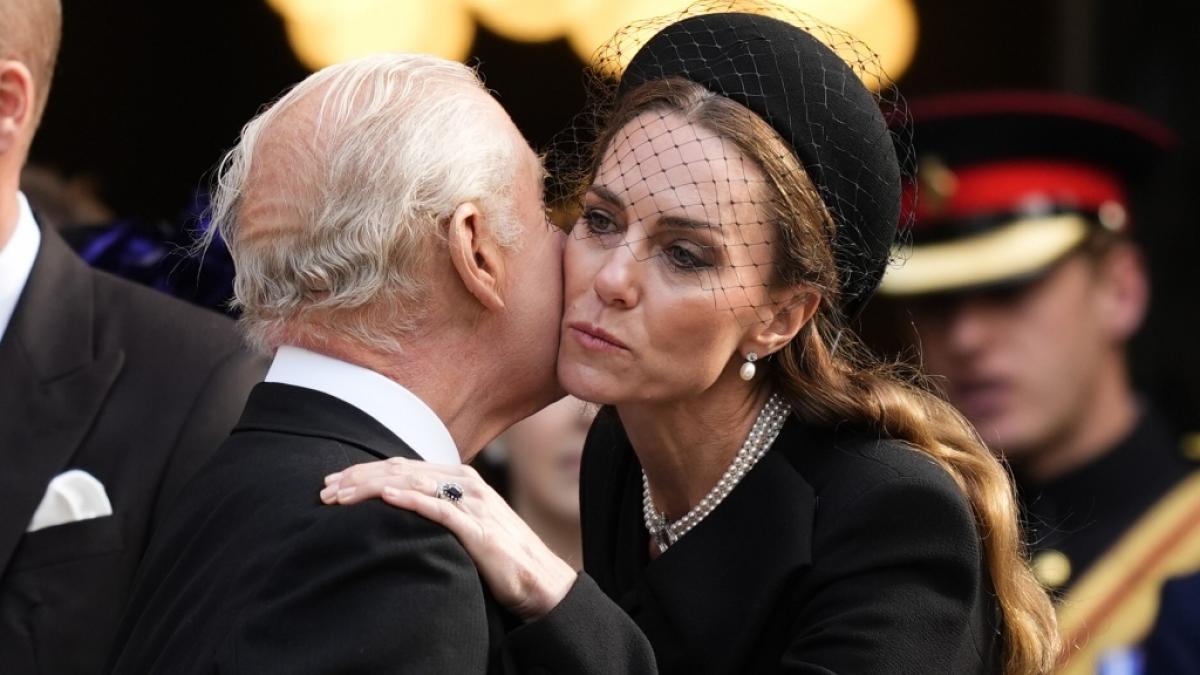 Briten-Royals in Trauer vereint: K&ouml;nig Charles III. und Prinzessin Kate gaben der verstorbenen Herzogin von Kent das letzte Geleit. (Foto)
