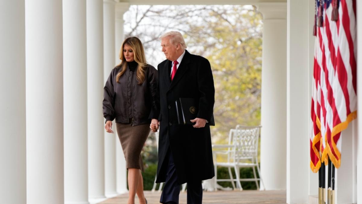 Donald Trump und First Lady Melania nehmen an der Begnadigungszeremonie f&uuml;r die nationalen Thanksgiving-Truth&auml;hne Waddle und Gobble im Rosengarten des Wei&szlig;en Hauses teil. (Foto)
