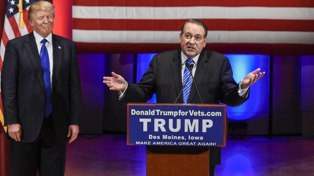 Mike Huckabee (rechts) hat sich als gro&szlig;er Trump-Anh&auml;nger inszeniert. (Foto)