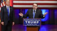 Mike Huckabee (rechts) hat sich als großer Trump-Anhänger inszeniert.