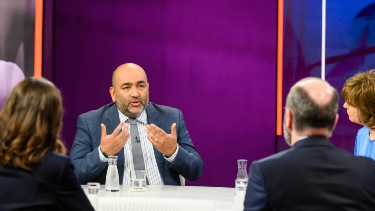 Bei "maybrit illner" muss sich Gr&uuml;nen-Chef Omid Nouripour heftiger Kritik stellen. (Foto)
