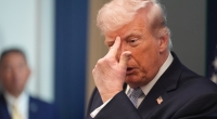 Donald Trump wurde wieder einmal mit geschlossenen Augen beobachtet.
