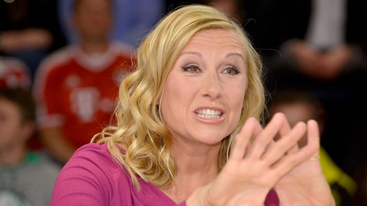 Auf Twitter musste sich Andrea Kiewel f&uuml;r den aktuellen "ZDF-Fernsehgarten" wieder jede Menge Kritik gefallen lassen. (Foto)