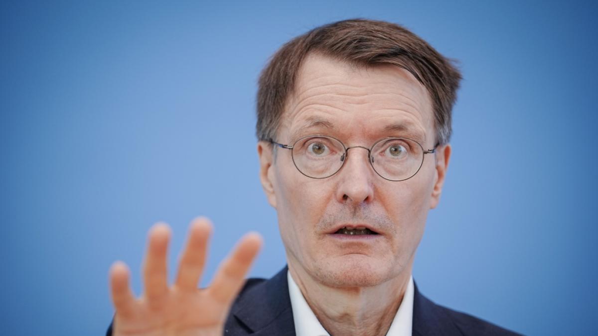 Karl Lauterbach st&ouml;&szlig;t mit seinen Vorschl&auml;gen zu strengeren Corona-Regeln ab Oktober auf viel Kritik. (Foto)