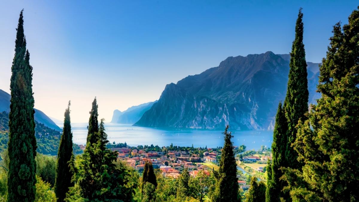Todesfalle Gardasee: Bereits sechs Menschen kamen in diesem Sommer in dem malerischen Gew&auml;sser ums Leben. (Foto)