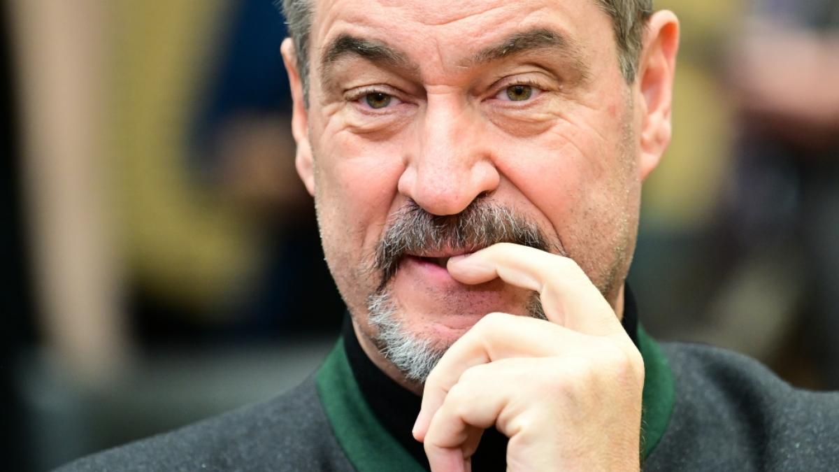 Ob Markus S&ouml;der in Gedanken bereits bei seinem sonnt&auml;glichen Schweinebraten war, als dieses Foto entstand? (Foto)