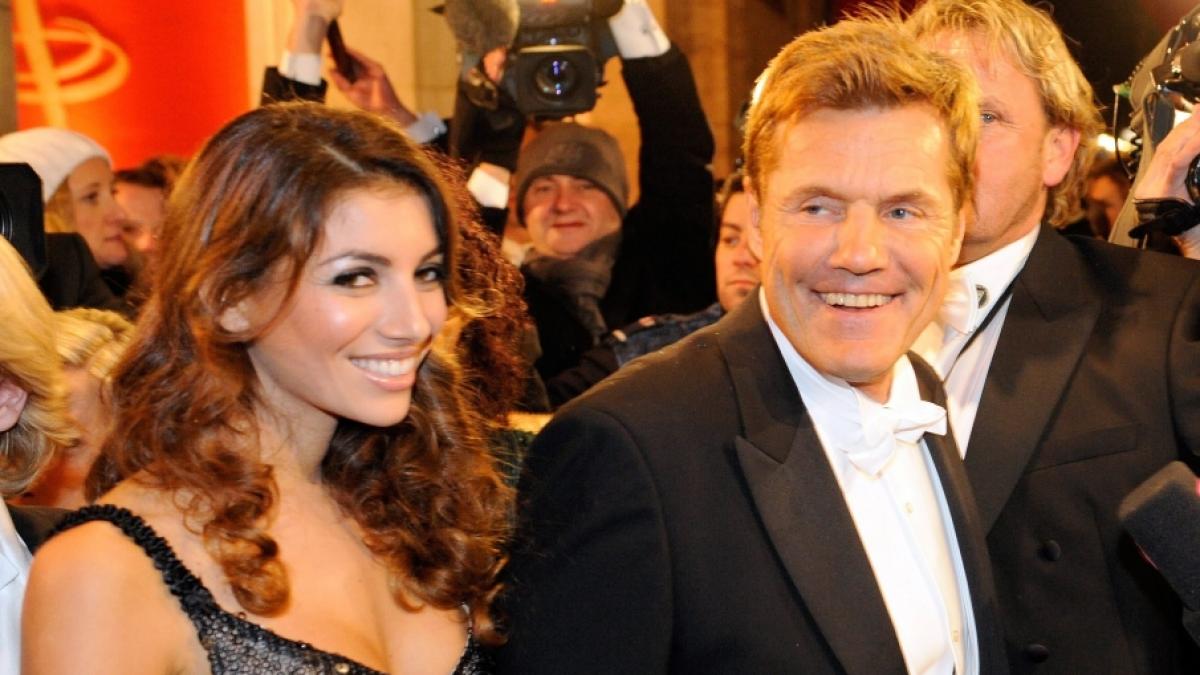 Carina Walz und Dieter Bohlen gemeinsam auf dem roten Teppich. (Foto)