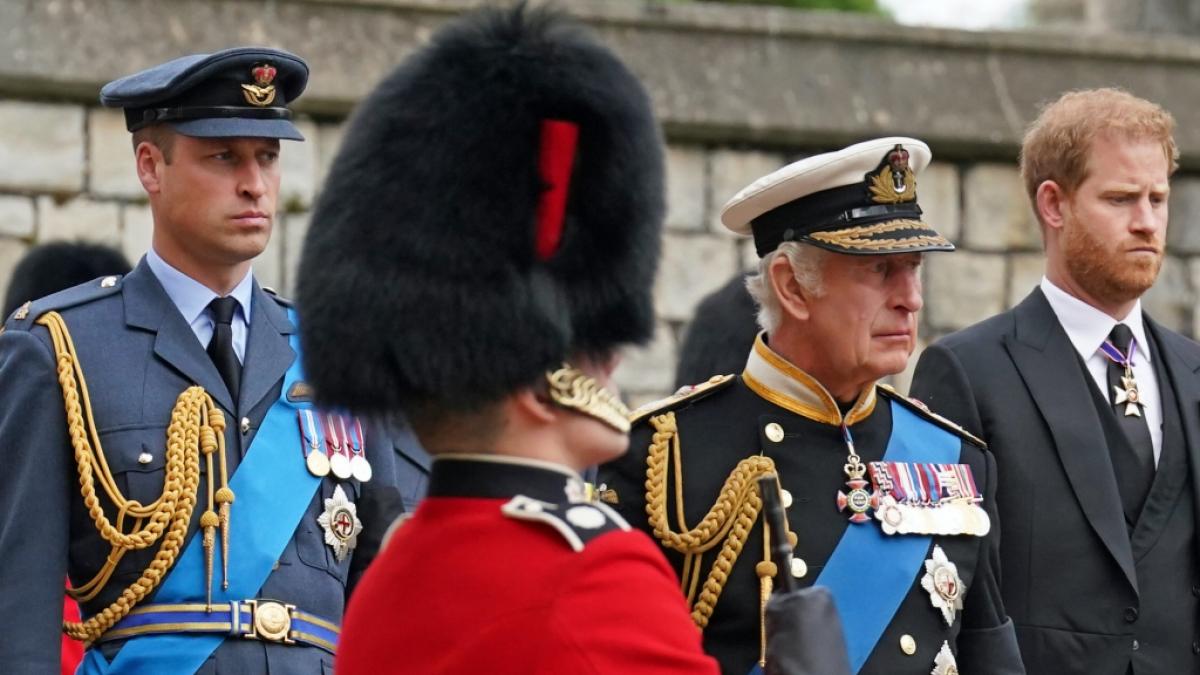 Mit seinen S&ouml;hnen Prinz William und Prinz Harry hat K&ouml;nig Charles III. bisweilen wie andere V&auml;ter auch seine liebe Not. (Foto)
