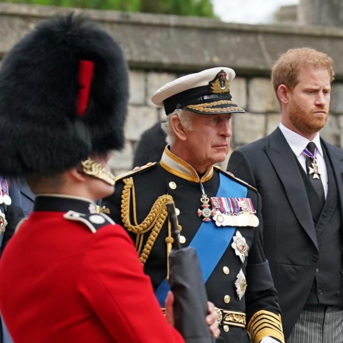 Diese 11 Worte offenbaren Charles' Kummer wegen William und Harry