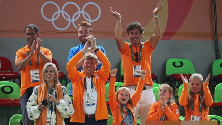 Königin Maxima, Niederlandens König Willem-Alexander und die Prinzessinnen Ariane, Alexia und Amalia (v.l.) feuern in Rio die niederländischen Sportler an.