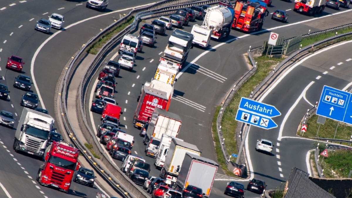 Auf einigen Autobahnabschnitten kann es sich am Wochenende, vom 13. bis 15. 8, stauen. (Foto)