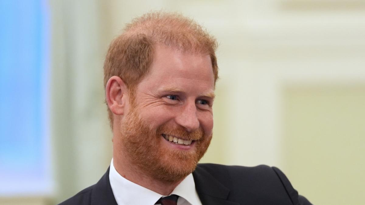 Prinz Harry wurde erstmals nach seiner R&uuml;ckkehr in Gro&szlig;britannien &ouml;ffentlich gesichtet. (Foto)