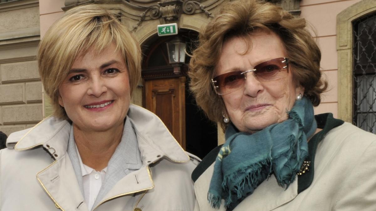 Gloria F&uuml;rstin von Thurn und Taxis (li.) trauert um ihre Mutter Beatrix Gr&auml;fin von Sch&ouml;nburg-Glauchau, die im Alter von 91 Jahren gestorben ist. (Foto)