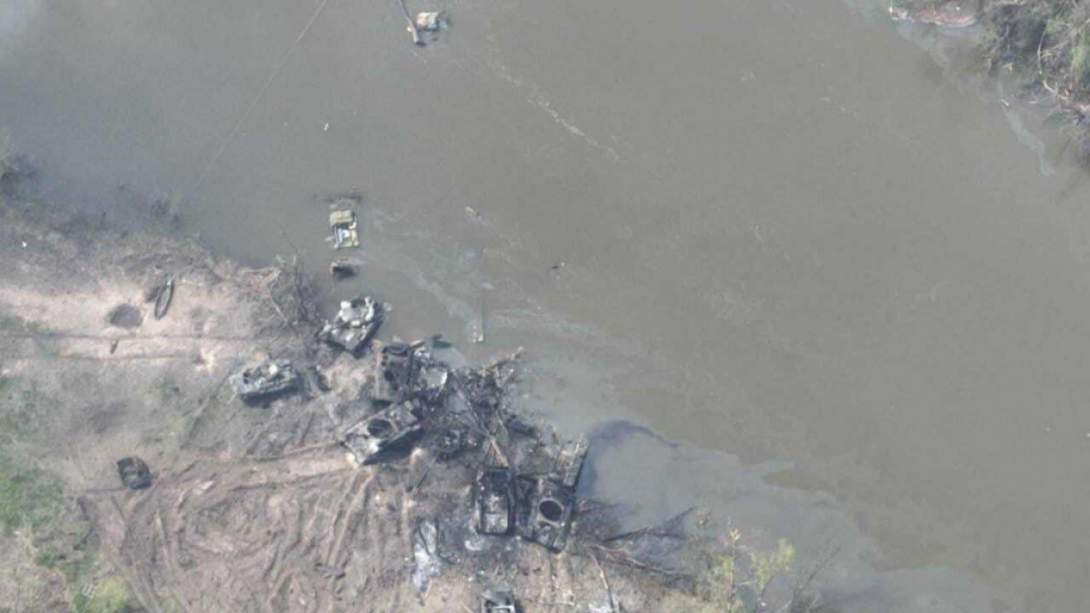 In der ostukrainischen Region Luhansk haben ukrainische Truppen nach eigenen Angaben zwei Pontonbr&uuml;cken des russischen Milit&auml;rs &uuml;ber dem Fluss Siwerskyj Donez zerst&ouml;rt. (Foto)