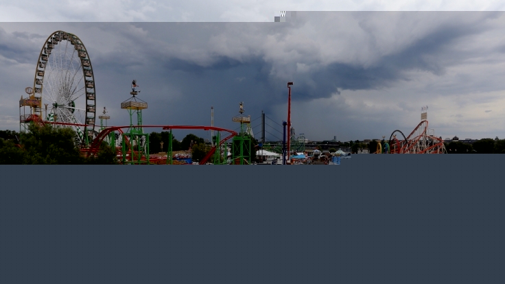 Aufgrund heftiger Unwetter über Nordrhein-Westfalen ist die Rheinkirmes in Düsseldorf geschlossen worden.