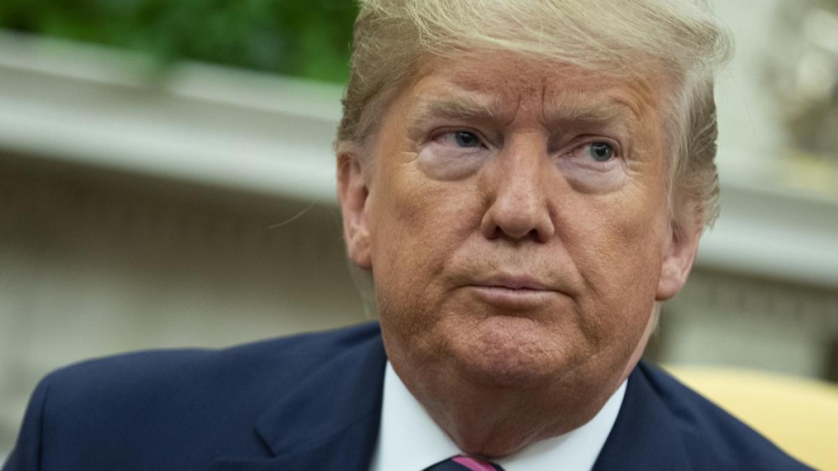Trumps Pressesprecherin macht mit einem Waffenfoto Schlagzeilen. Der US-Pr&auml;sident ist abermals in Erkl&auml;rungsnot. (Foto)