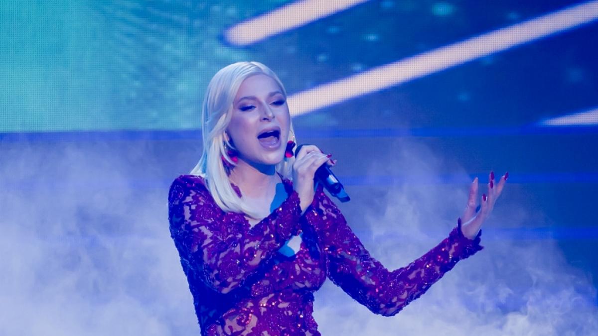 Marie Reim setzt auf den No-Bra-Look. (Foto)