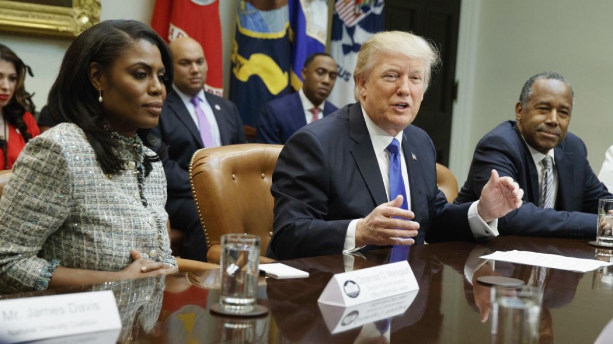 Donald Trump muss seiner ehemaligen Mitarbeiterin Omara Manigault-Newman mehr als 1,3 Millionen Dollar zahlen. (Foto)