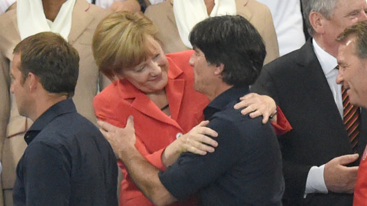Angela Merkel und Joachim L&ouml;w sollen laut "Das Neue" ziemlich beste Freunde sein. (Foto)