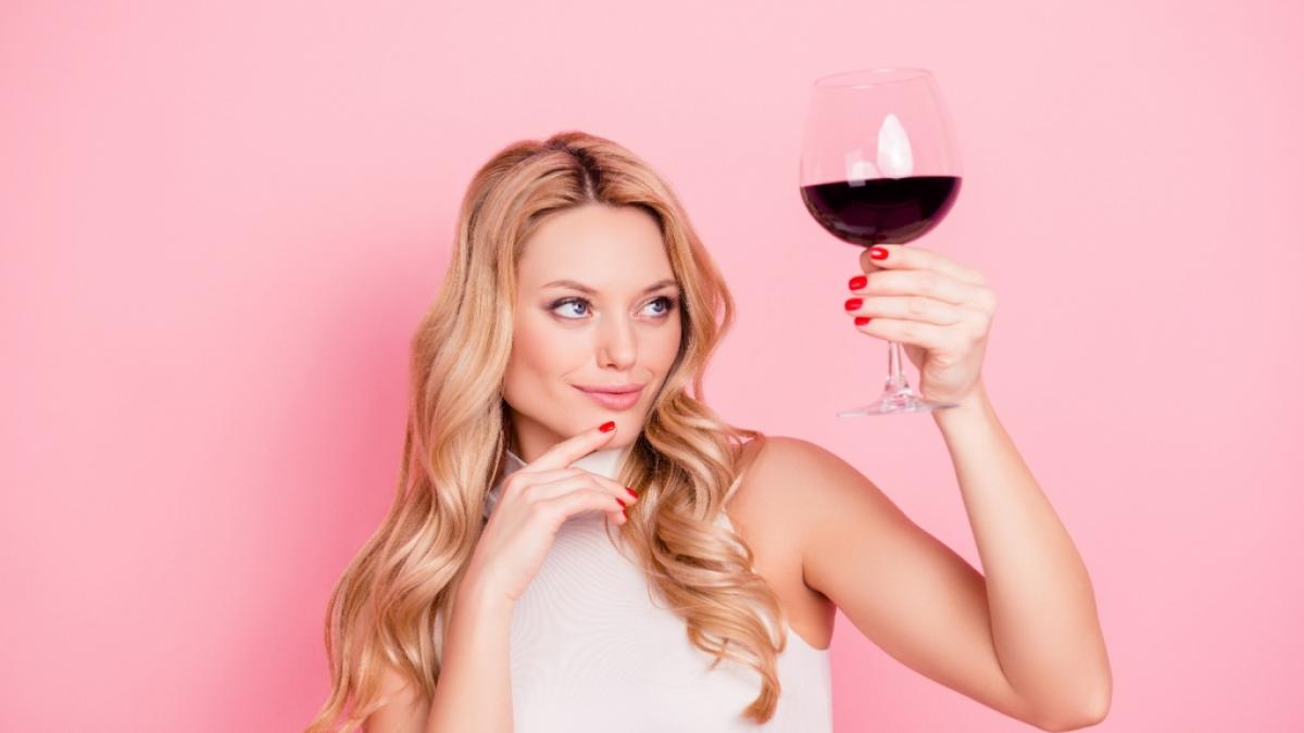 Sternzeichen und Alkoholgenuss: Laut astrologischer Sternzeichen-Typologie neigen einige Zeichen besonders dazu, zu tief ins Glas zu schauen. (Foto)