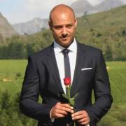Bachelor Christian Tews verteilt seine letzte Rose.