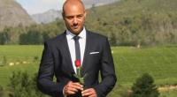 Bachelor Christian Tews verteilt seine letzte Rose.