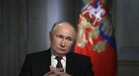 Wladimir Putin kann sein zitterndes Bein bei seinem jüngsten TV-Interview nicht verbergen.
