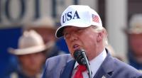 Vor dem WM-Spiel der USA kam es zu Protesten gegen Donald Trump.
