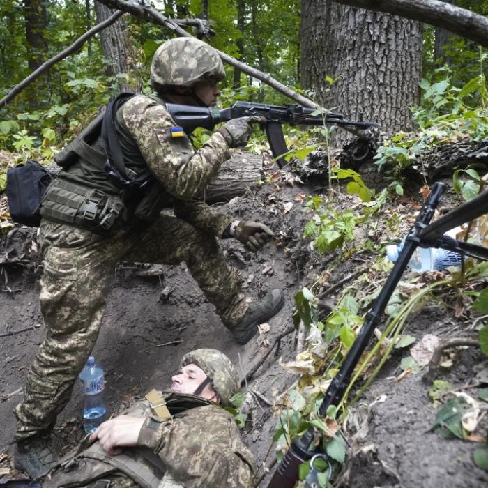 Russen-Soldaten nach peinlicher Panne vorgeführt und in die Flucht geschlagen