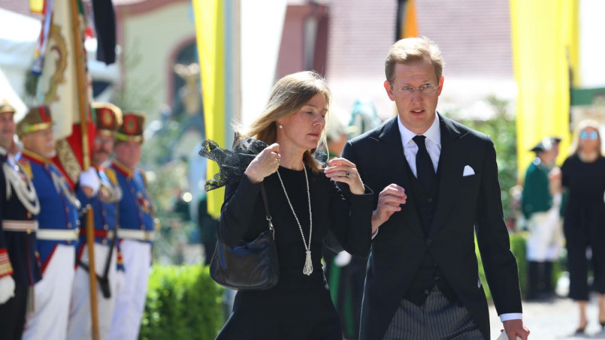 Prinz Bernhard von Baden und seine Frau kommen zur Trauerfeier. (Foto)