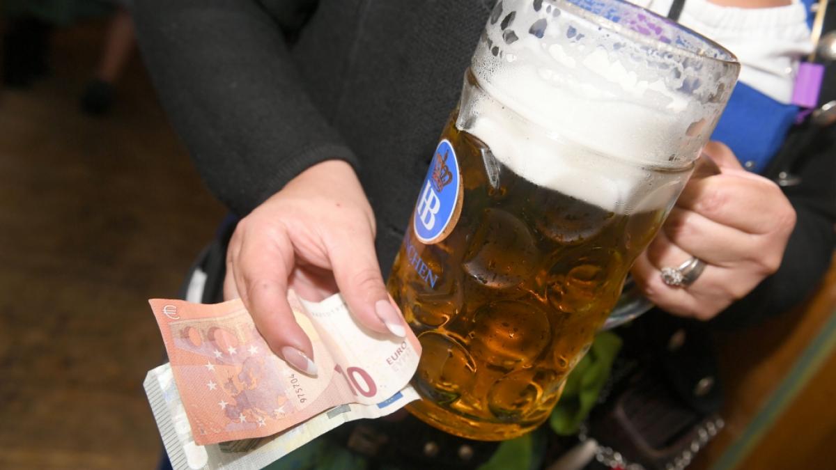 Den Oktoberfest-Fans drohen kaum bezahlbare Wucherpreise. (Foto)