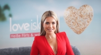 Sylvie Meis posiert mit langen Beinen, aber ohne Arme auf Instagram.