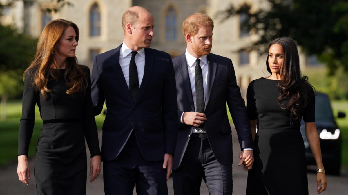 Auch 2024 d&uuml;rften solche Fotos Seltenheitswert haben: Prinzessin Kate, Prinz William, Prinz Harry und Meghan Markle wird man so schnell nicht mehr gemeinsam sehen. (Foto)