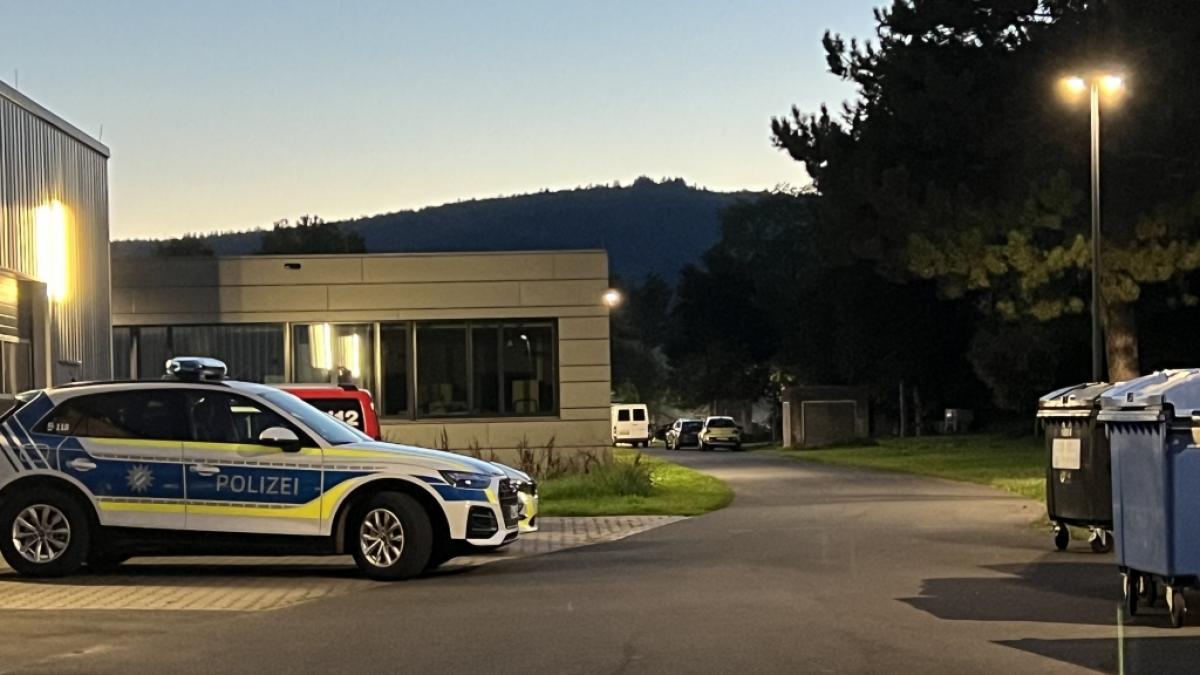 Auf dem Gel&auml;nde eines Schulzentrums in Unterfranken wurde am Freitagnachmittag ein 14-j&auml;hriger Junge tot aufgefunden. (Foto)