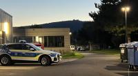 Auf dem Gelände eines Schulzentrums in Unterfranken wurde am Freitagnachmittag ein 14-jähriger Junge tot aufgefunden.